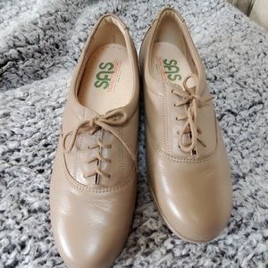Ladies SAS tripad comfort shoes. 8 1/2M